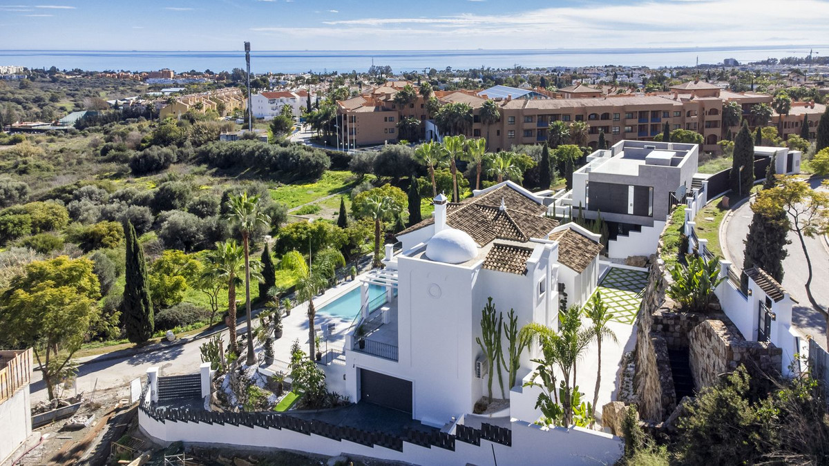 Villa for sale in Estepona 11