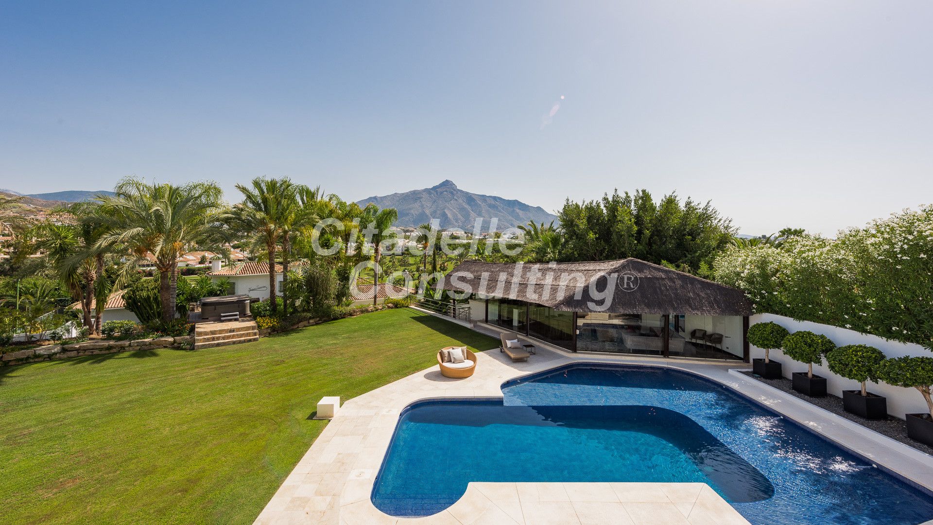 Villa te koop in Marbella - Nueva Andalucía 16