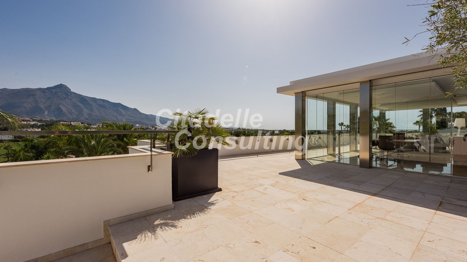 Villa te koop in Marbella - Nueva Andalucía 36