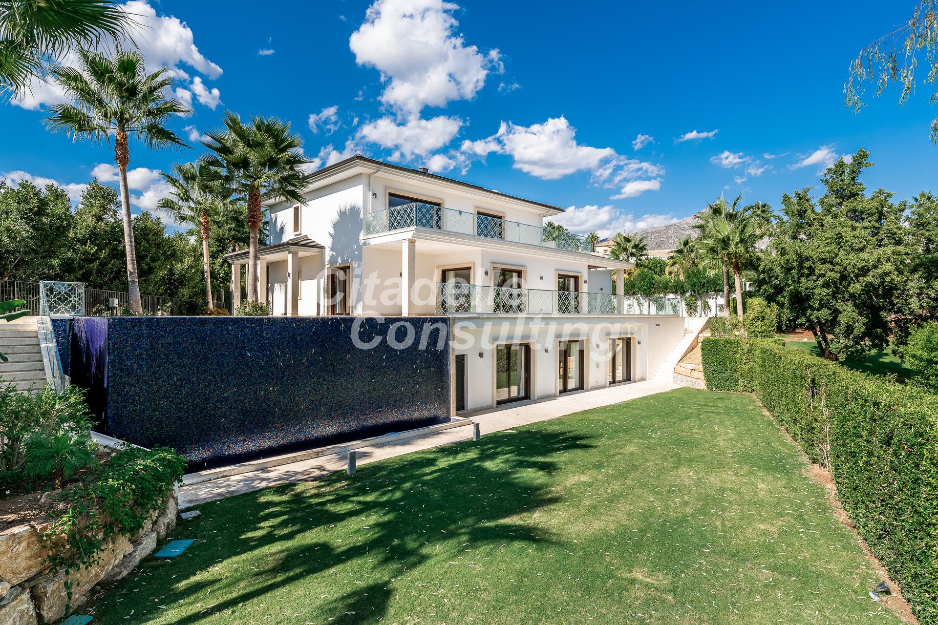 Villa for sale in Marbella - Nueva Andalucía 1