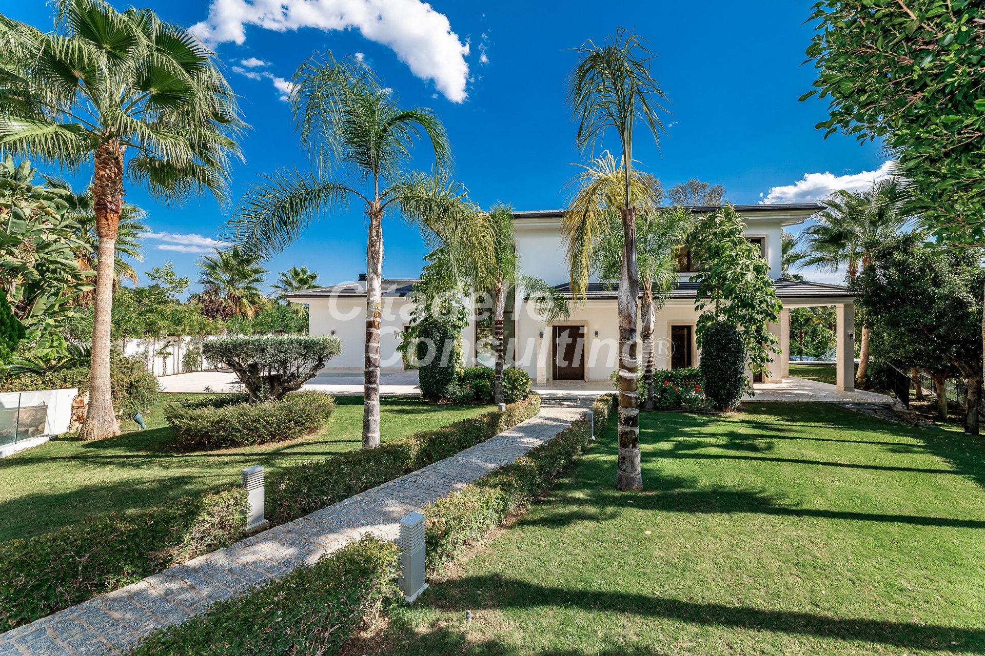 Villa for sale in Marbella - Nueva Andalucía 18