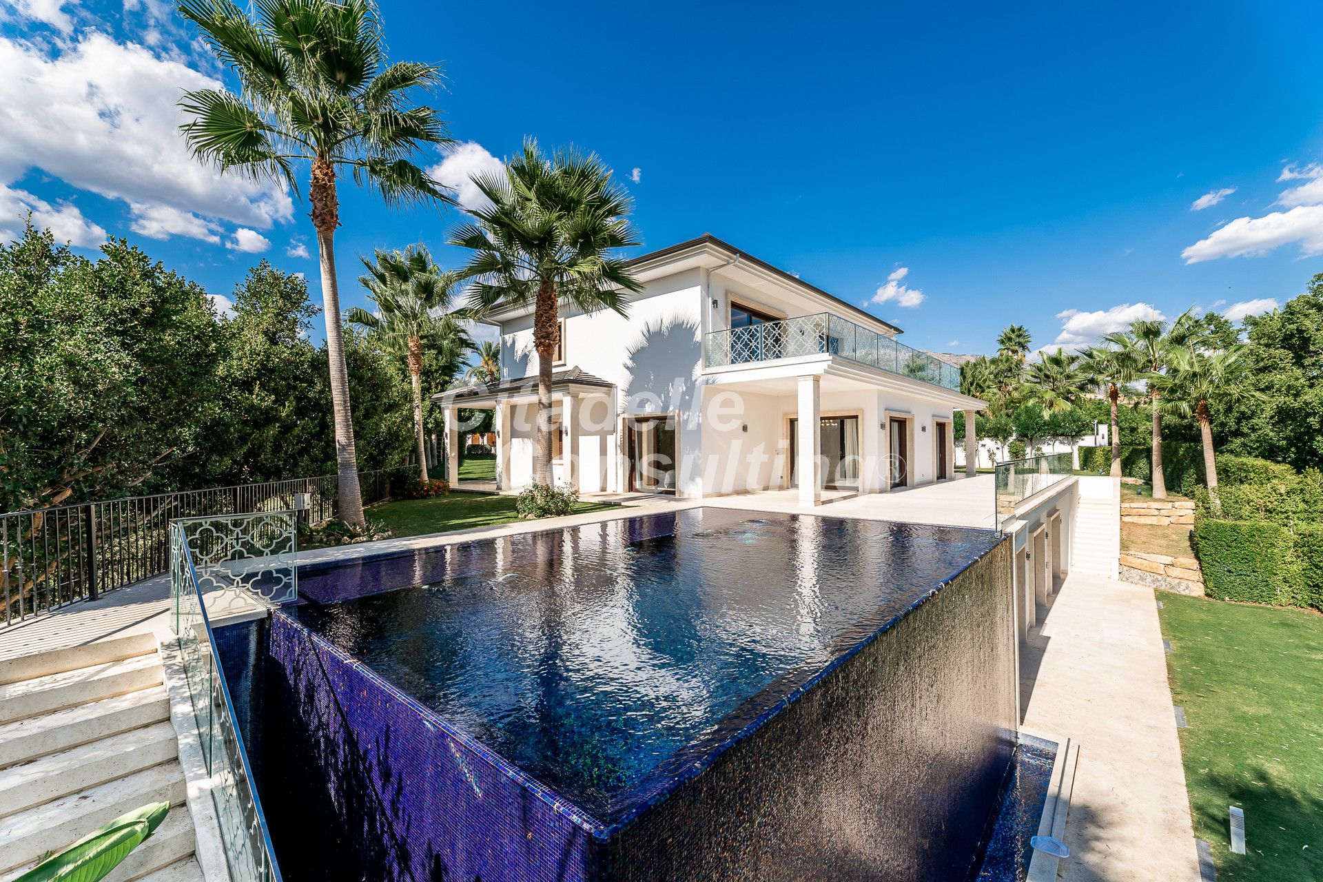 Villa te koop in Marbella - Nueva Andalucía 2