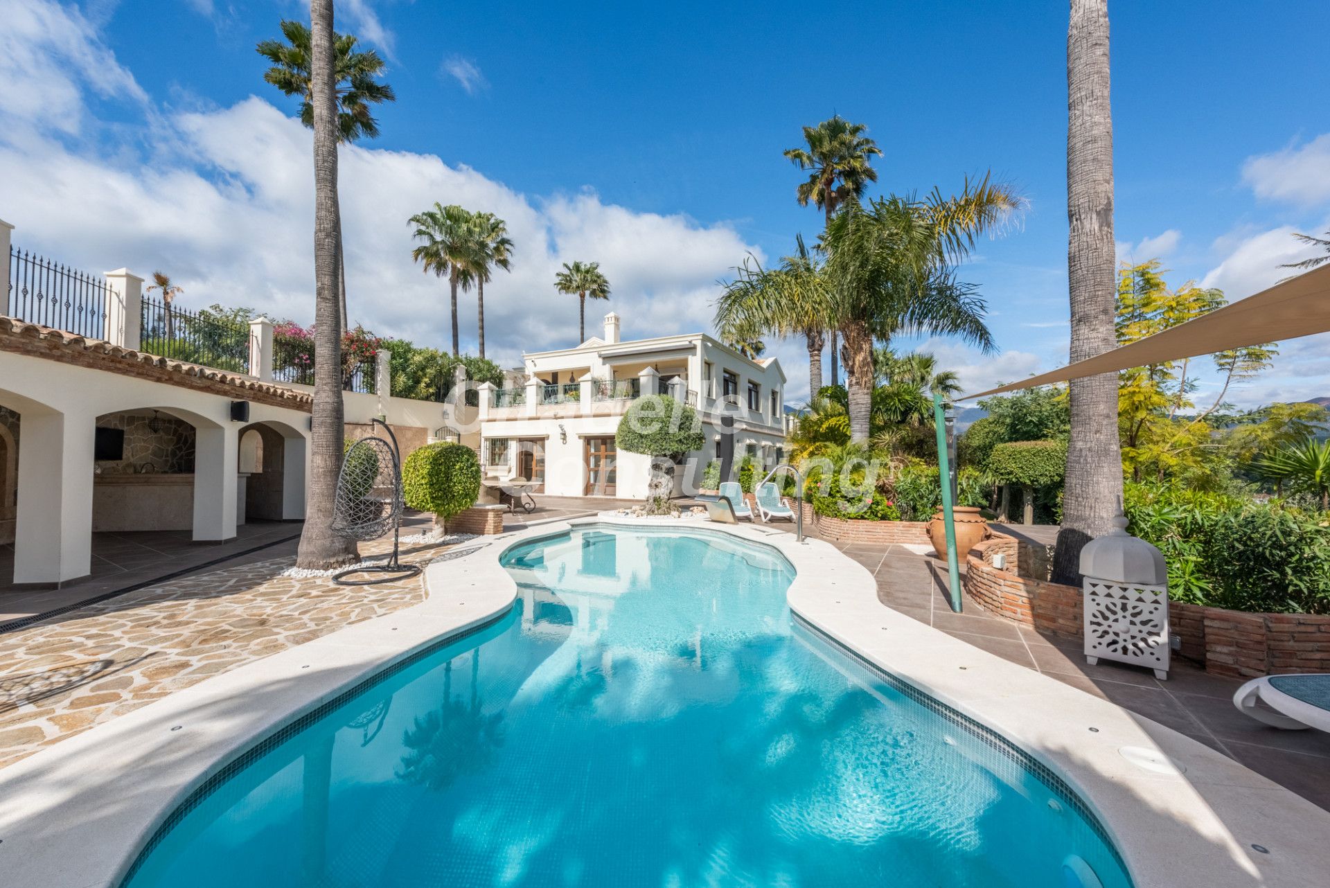 Villa for sale in Estepona 3