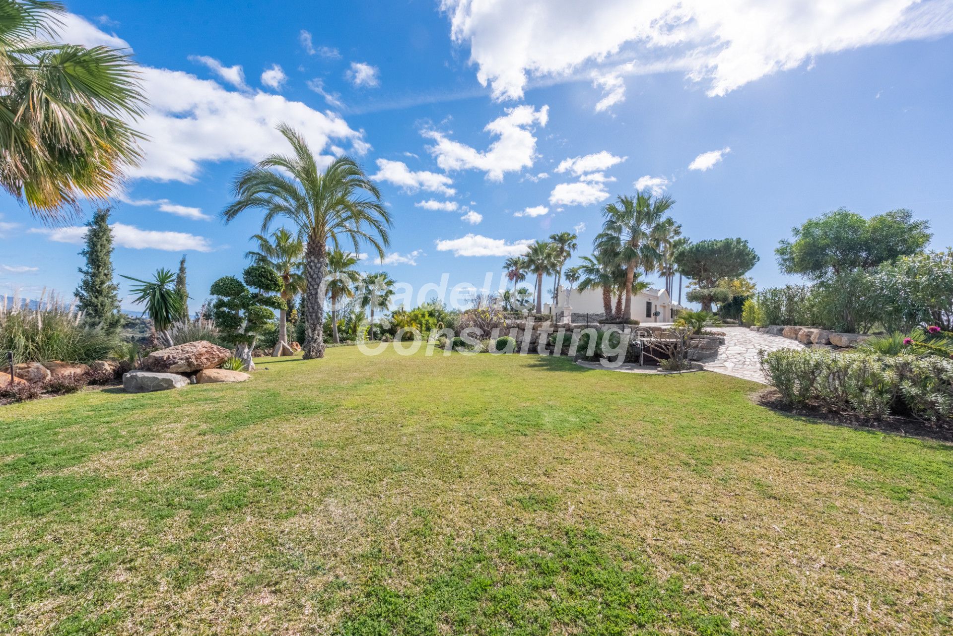 Villa for sale in Estepona 38