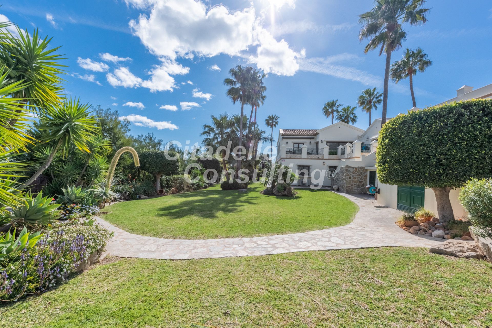 Villa for sale in Estepona 39