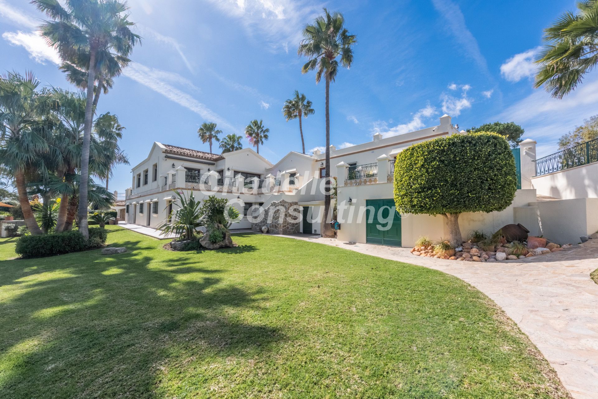 Villa for sale in Estepona 41