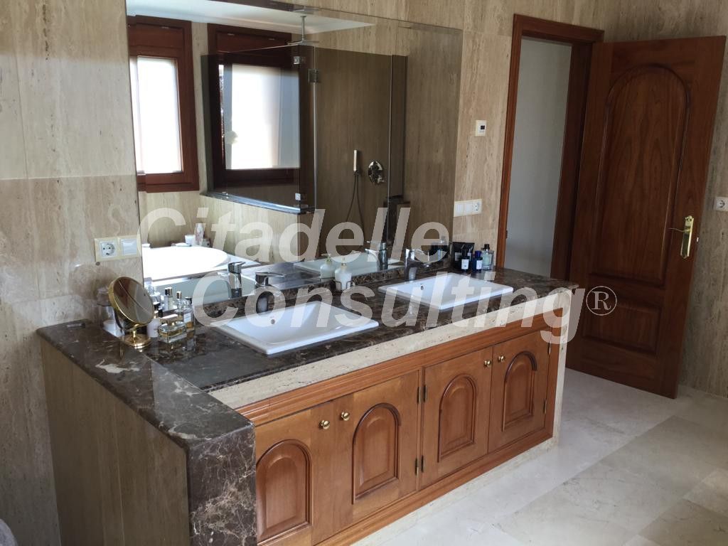 Villa for sale in Benahavís 26