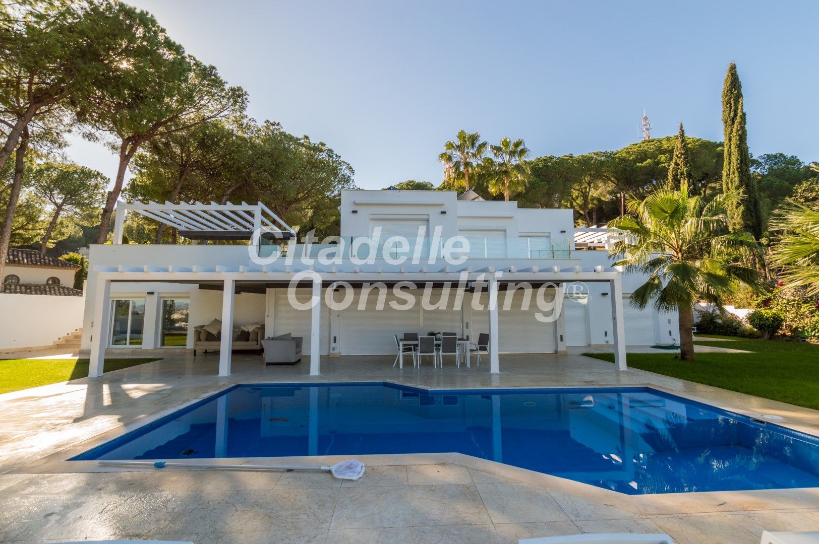 Villa for sale in Marbella - Nueva Andalucía 1