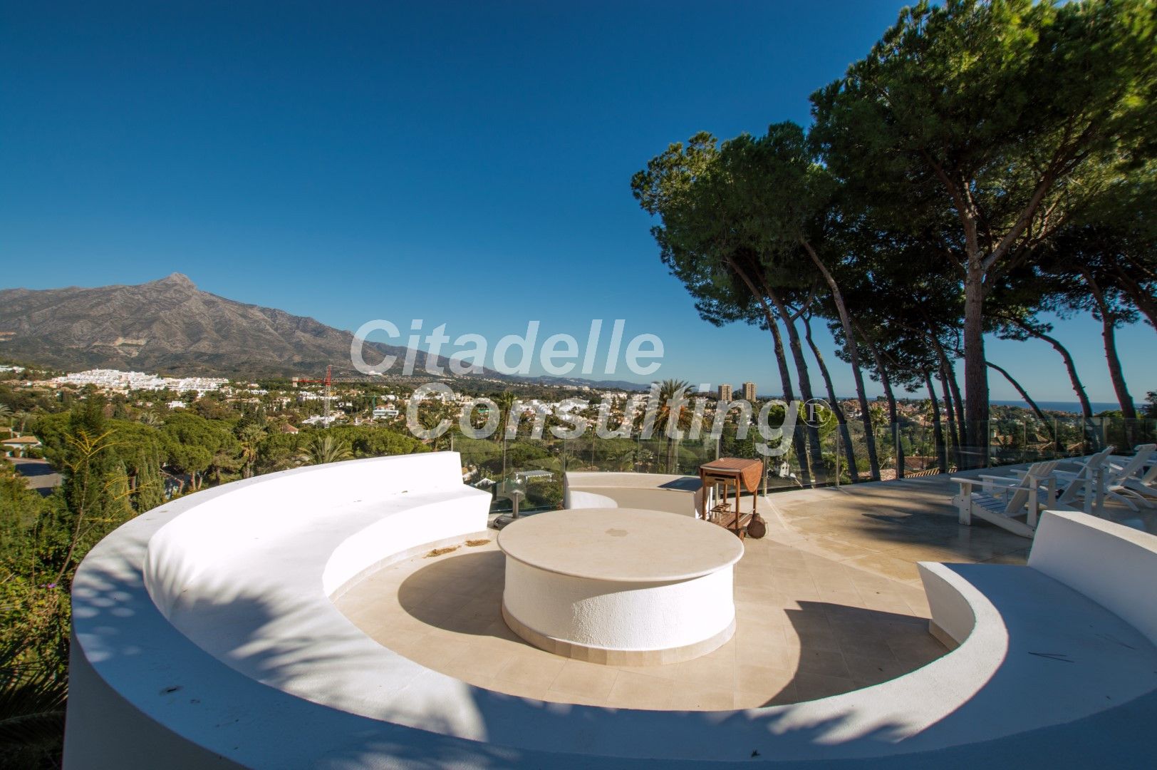 Villa for sale in Marbella - Nueva Andalucía 2