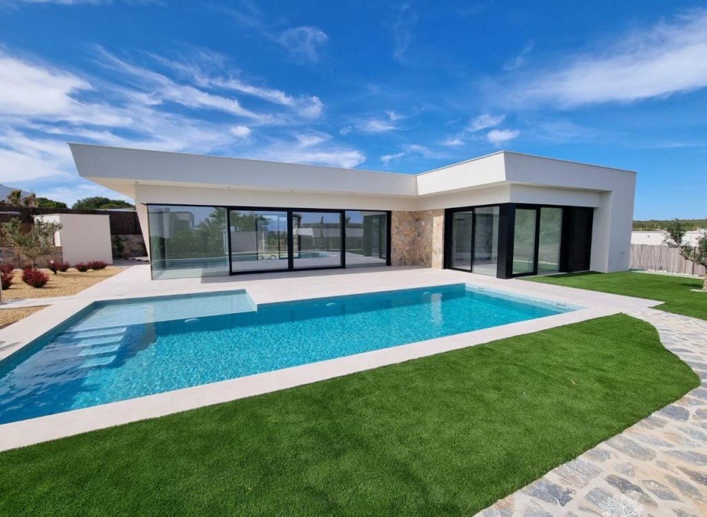 Villa for sale in Alicante 1