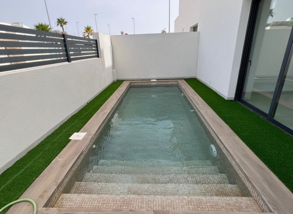 Villa for sale in Alicante 3