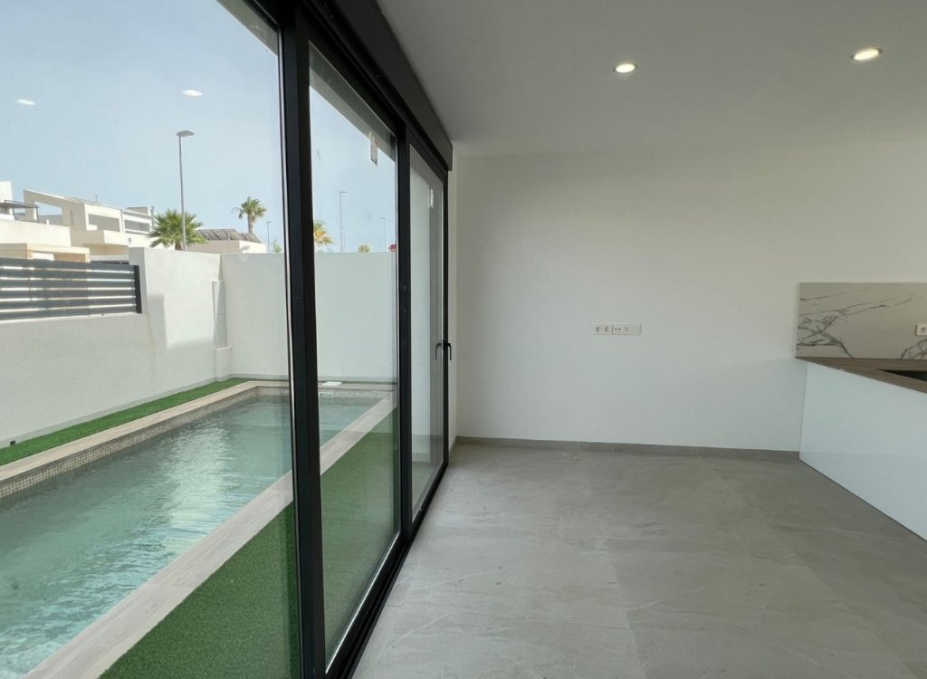 Villa for sale in Alicante 4