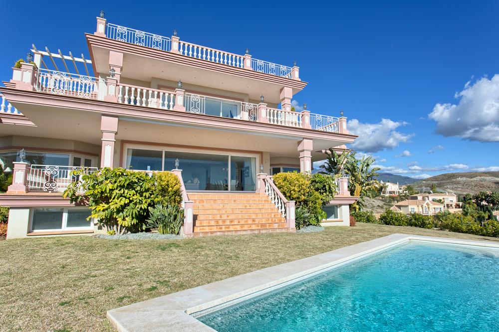 Villa for sale in Benahavís 1