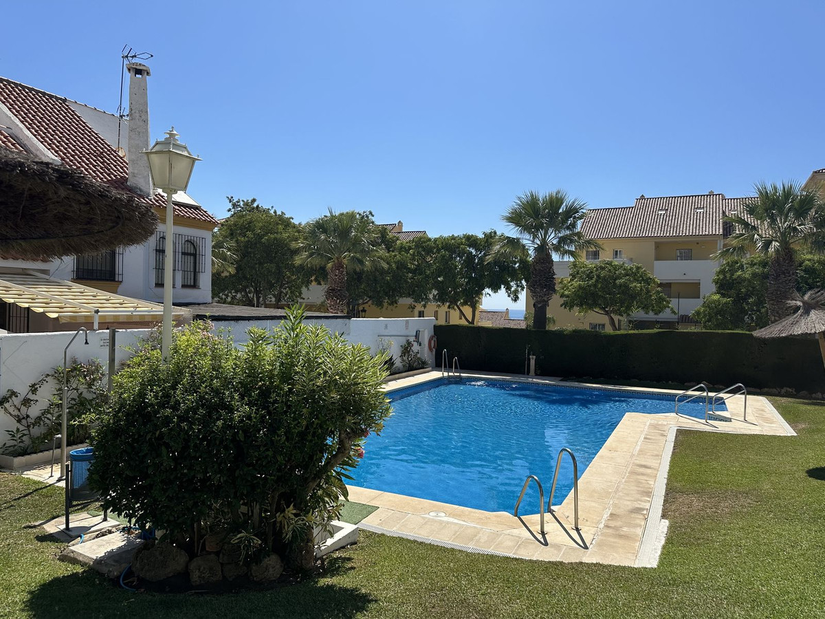 Adosada en venta en Estepona 1