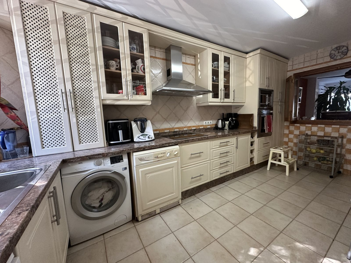 Adosada en venta en Estepona 10