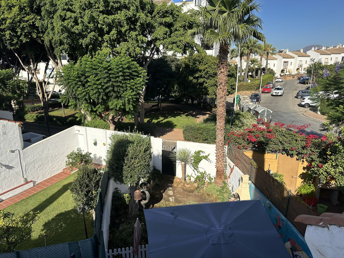 Townhouse for sale in Estepona 3