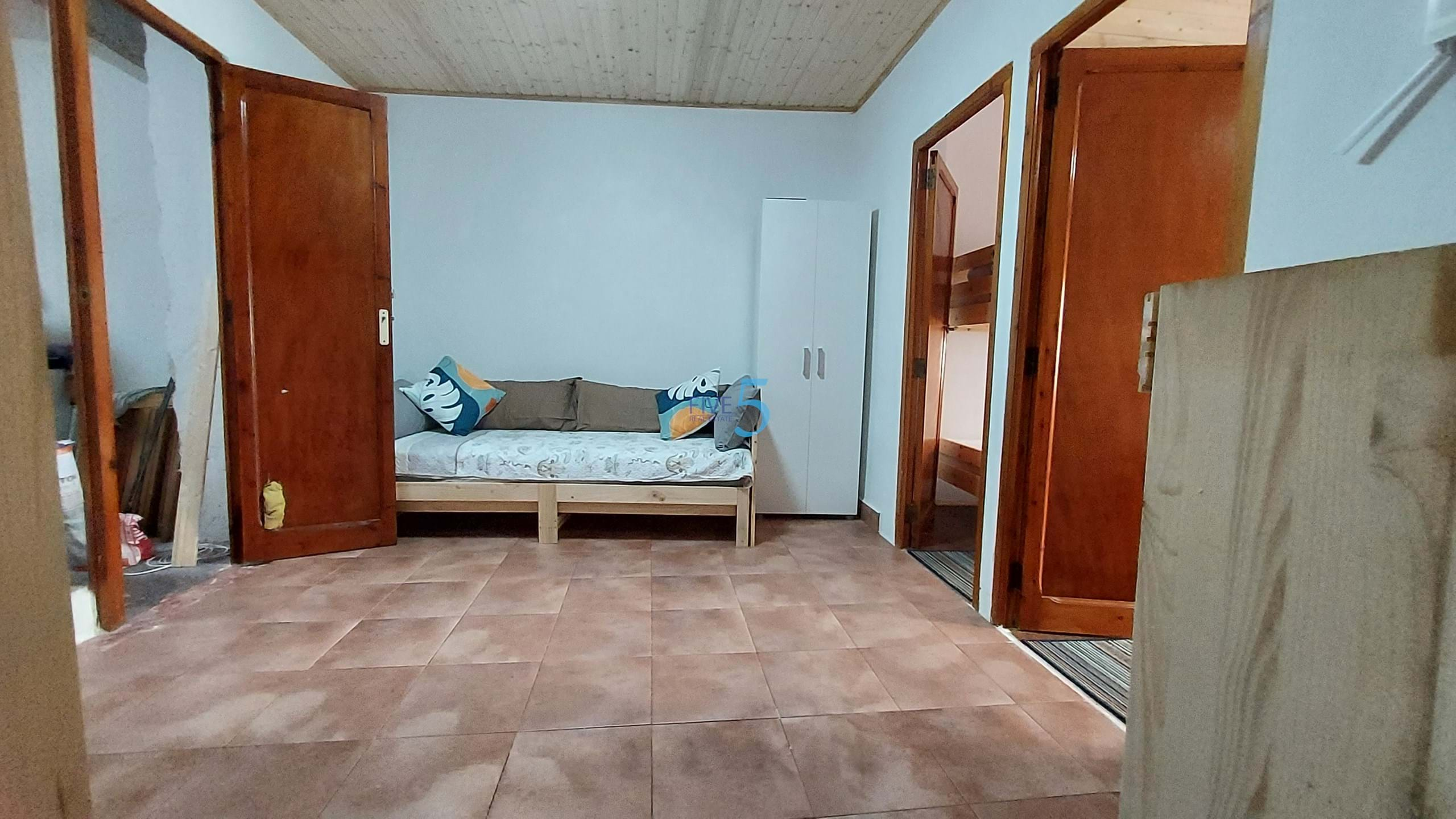 Townhouse for sale in Valencia City 13