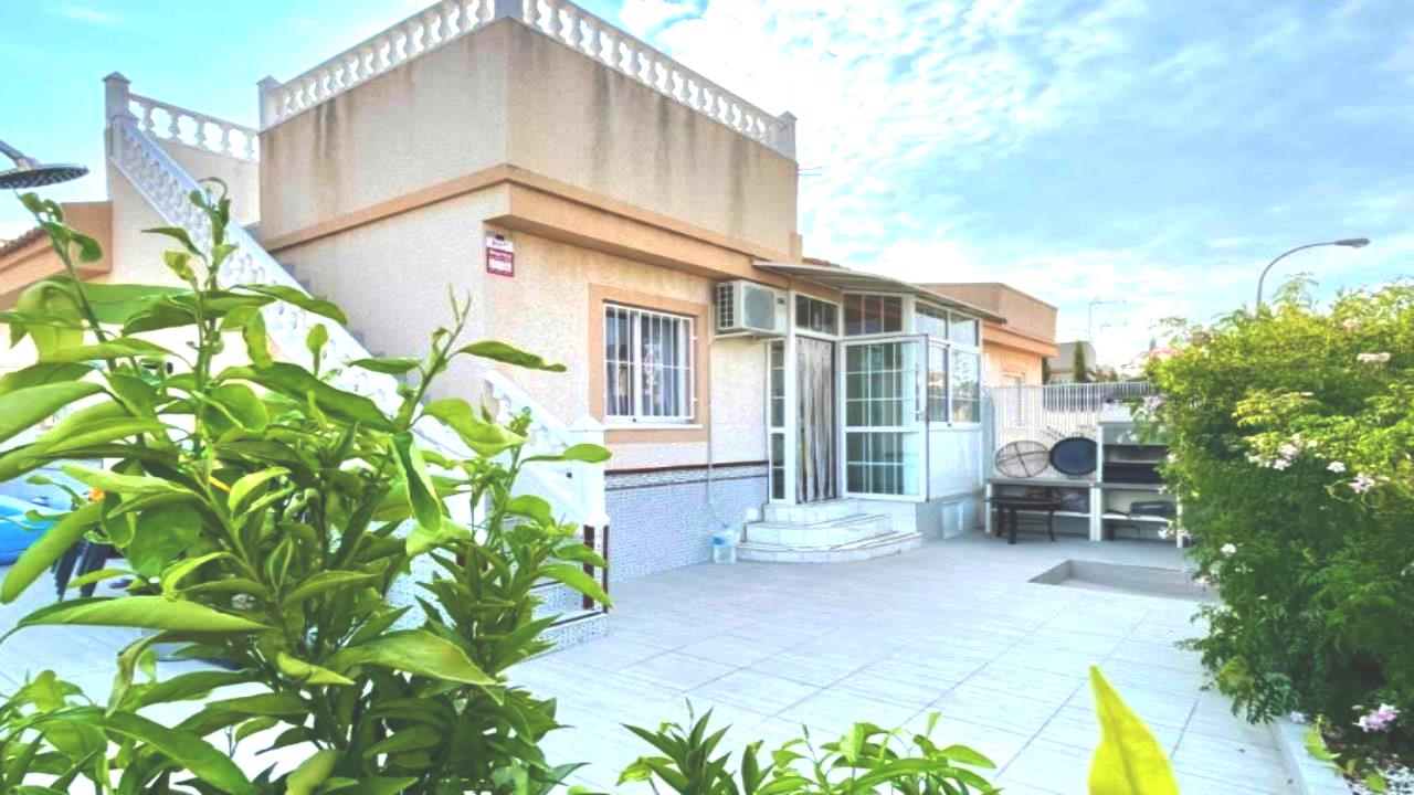 Villa for sale in Torrevieja and surroundings 1