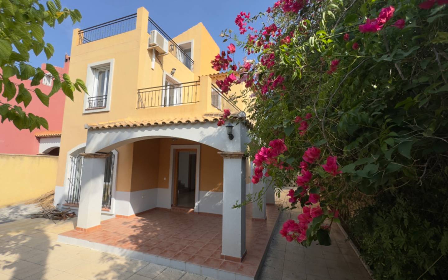 Villa for sale in Alicante 40