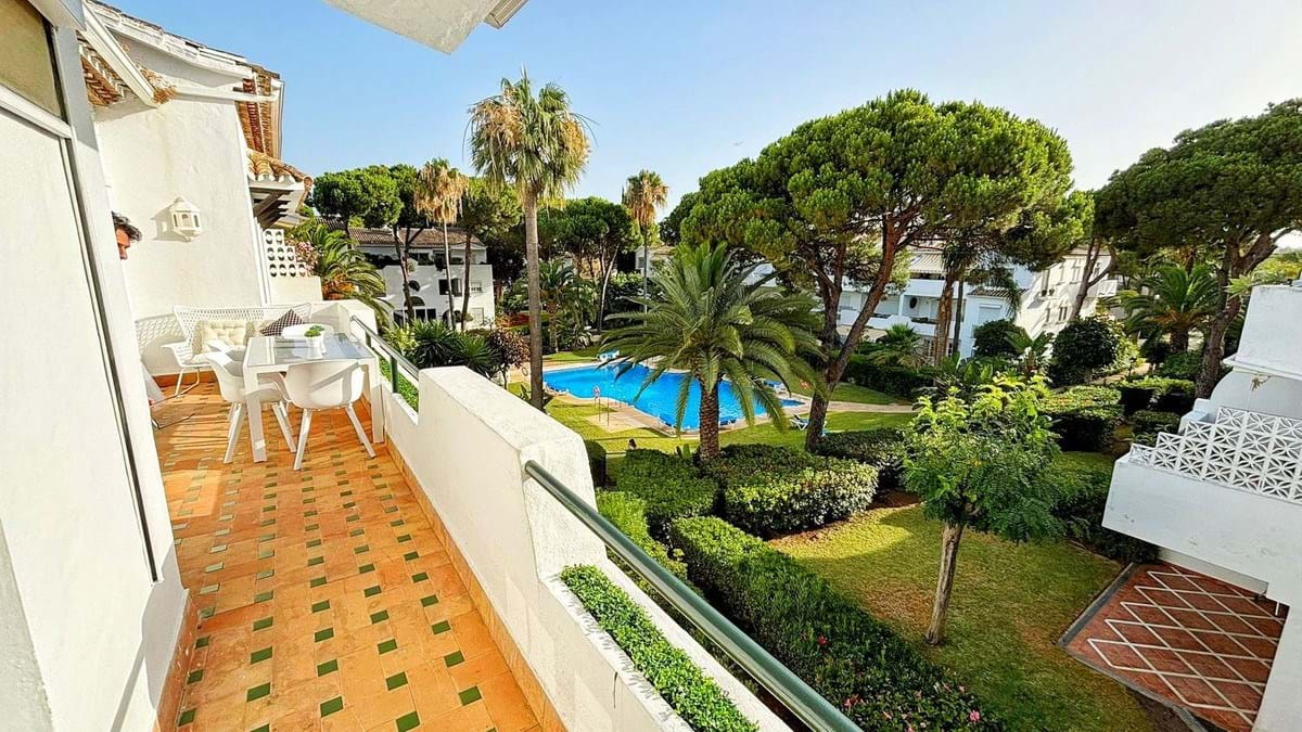 Apartamento en venta en Estepona 2