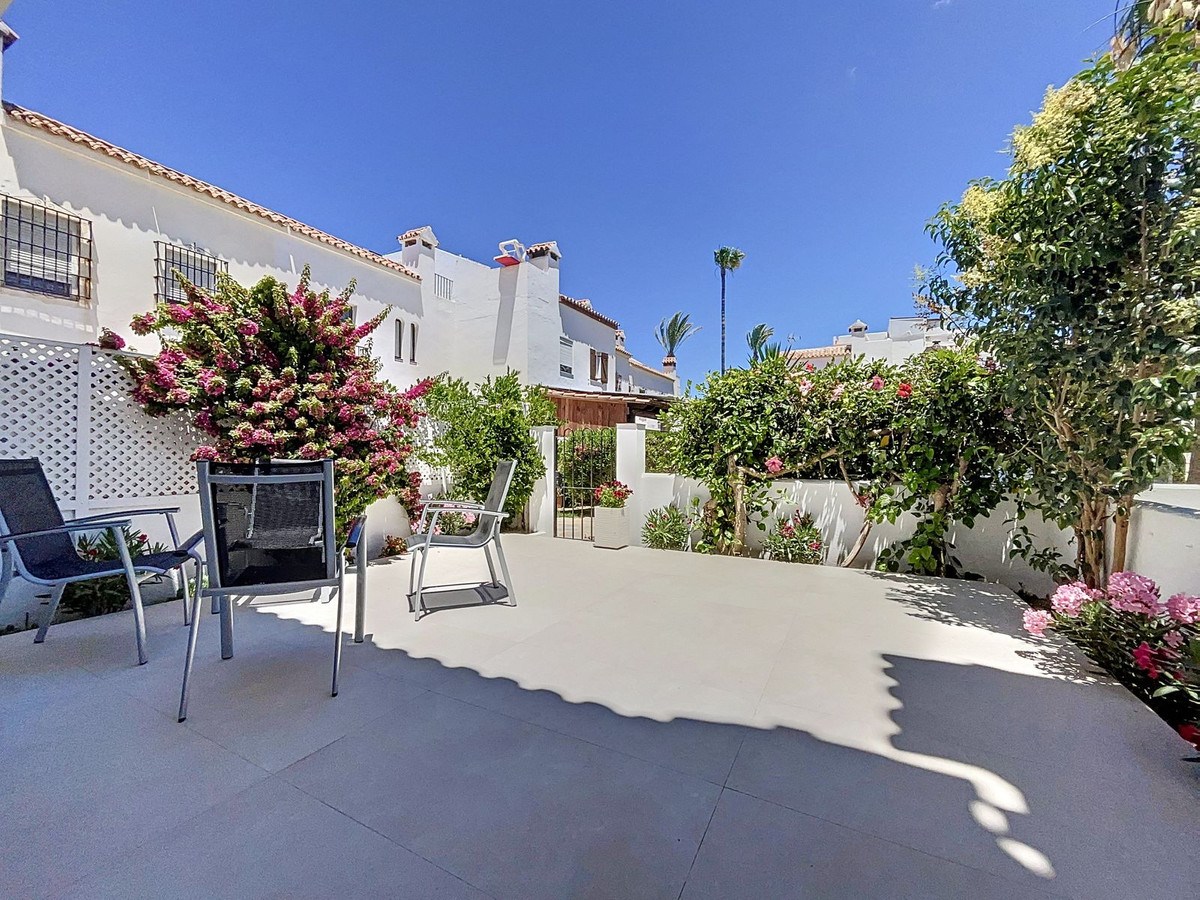 Townhouse te koop in Estepona 2