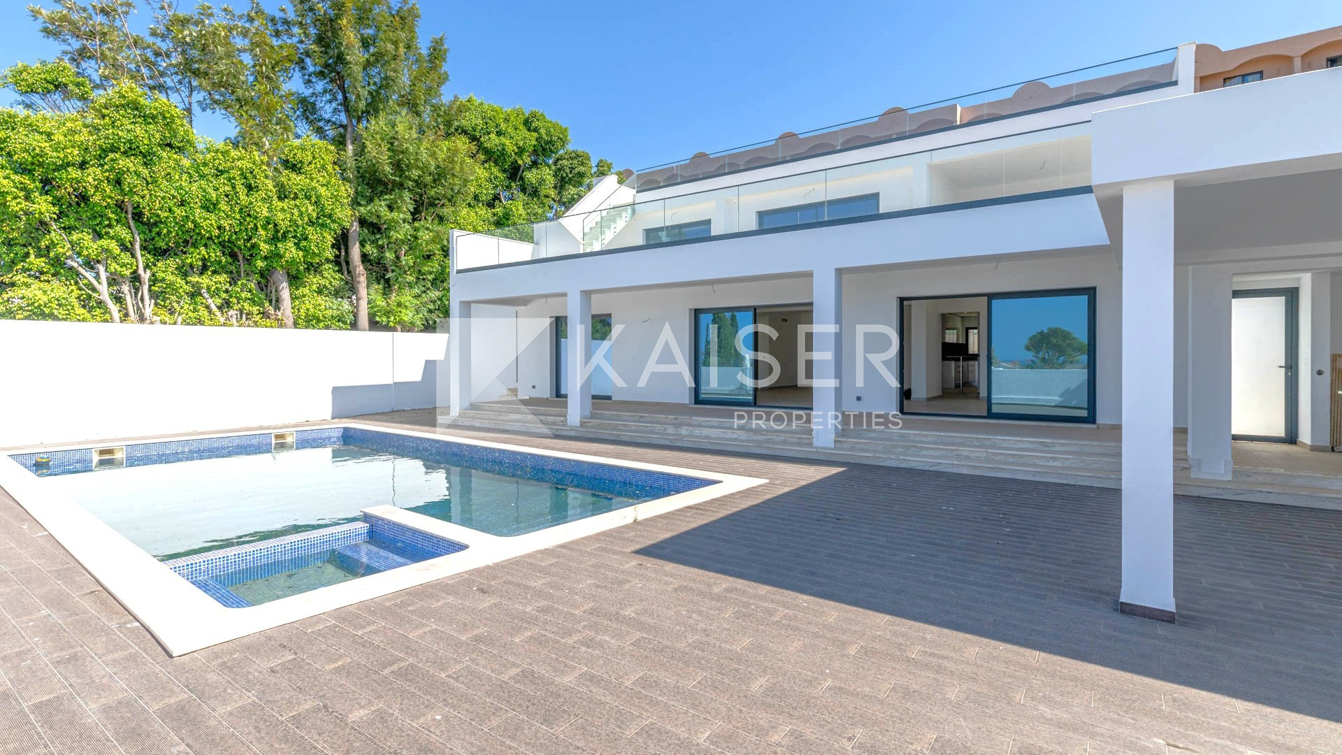 Villa for sale in Albufeira 1