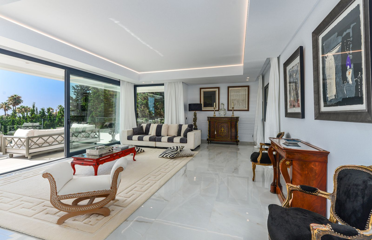 Villa for sale in Manilva 11