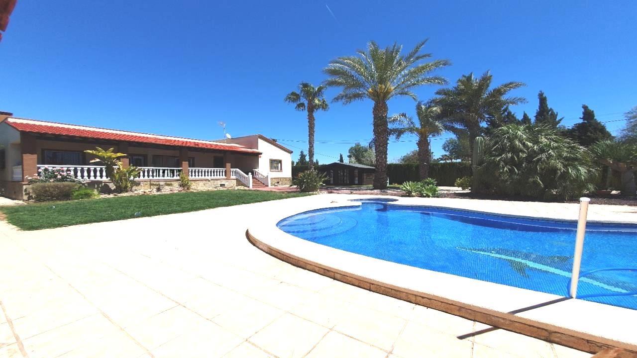 Villa te koop in Alicante 13