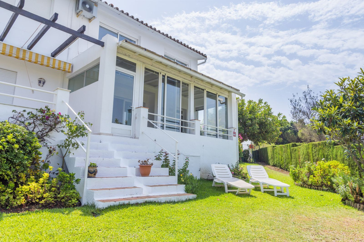 Adosada en venta en Estepona 1