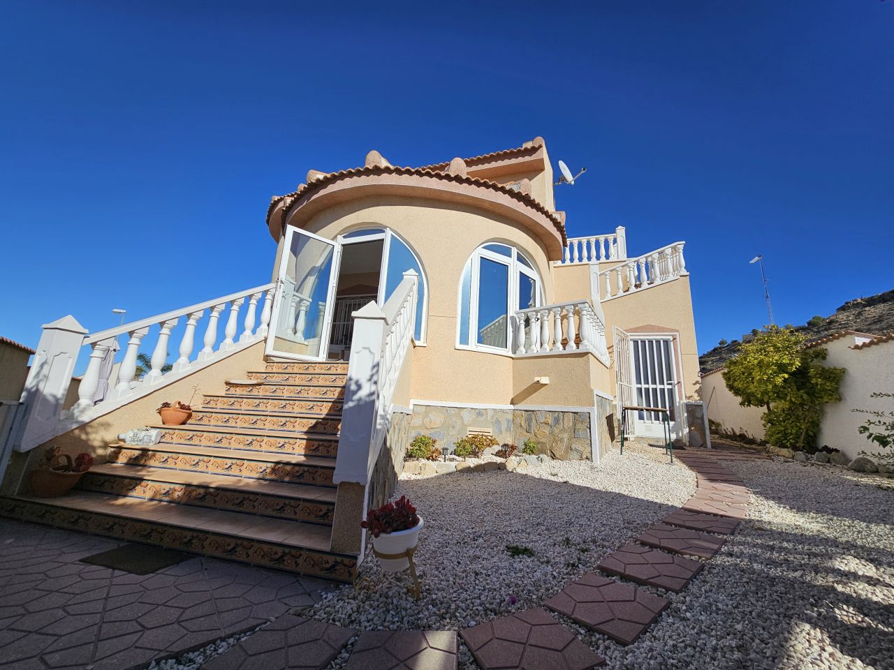 Villa for sale in Alicante 1