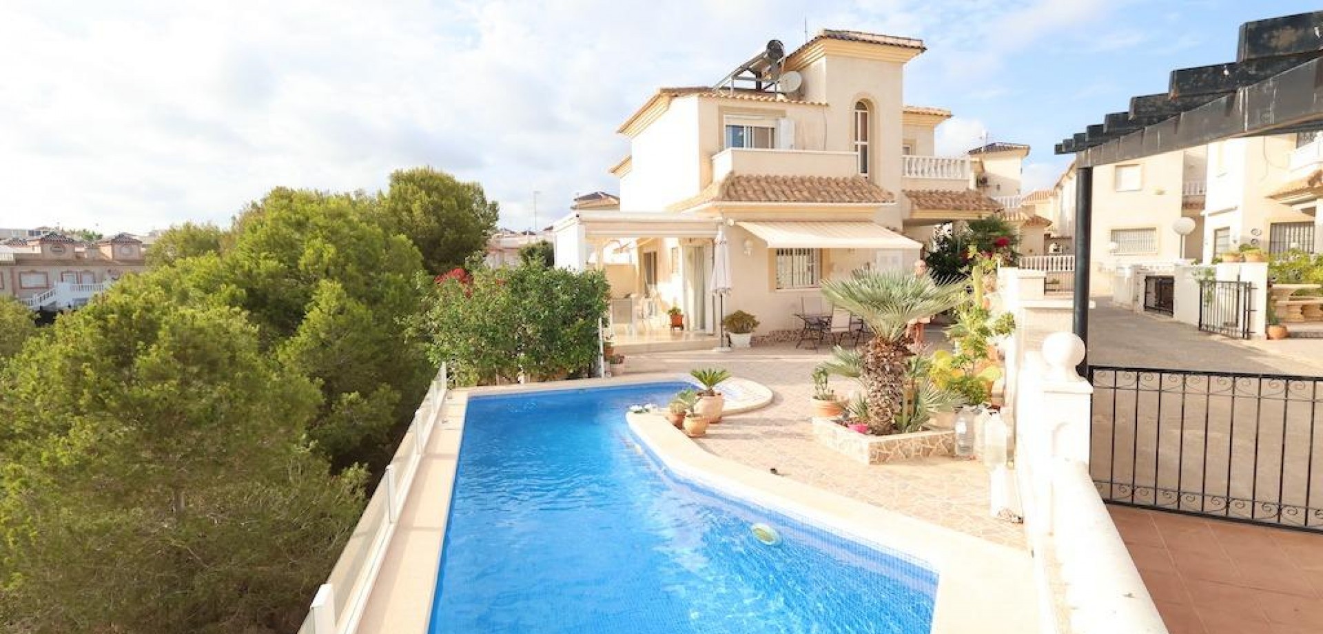 Villa for sale in Alicante 1