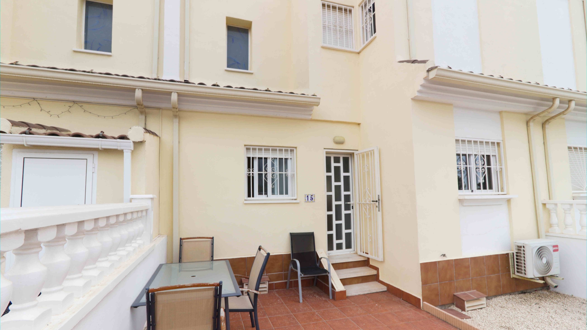 Townhouse te koop in Alicante 3