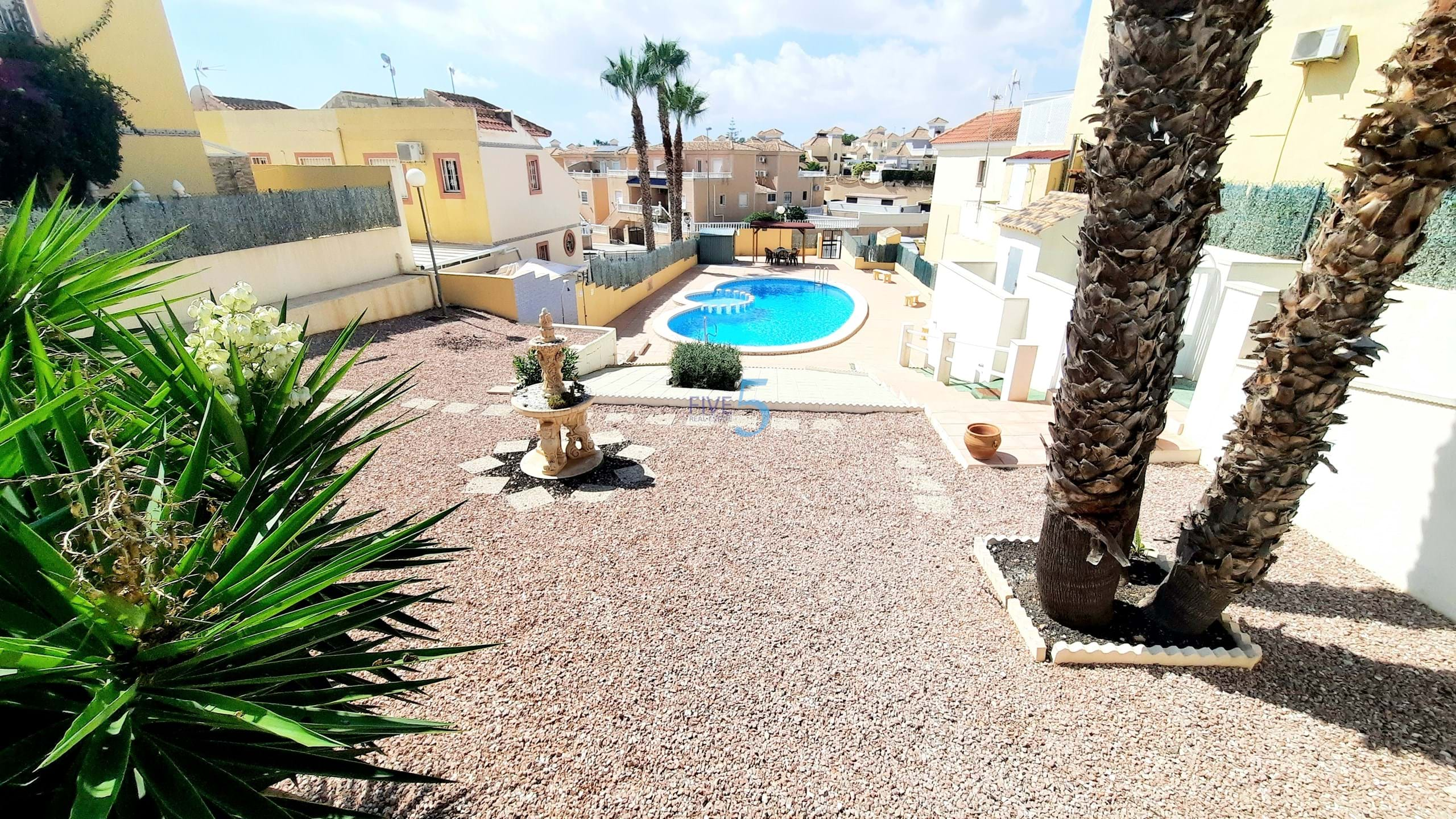 Townhouse te koop in Alicante 4