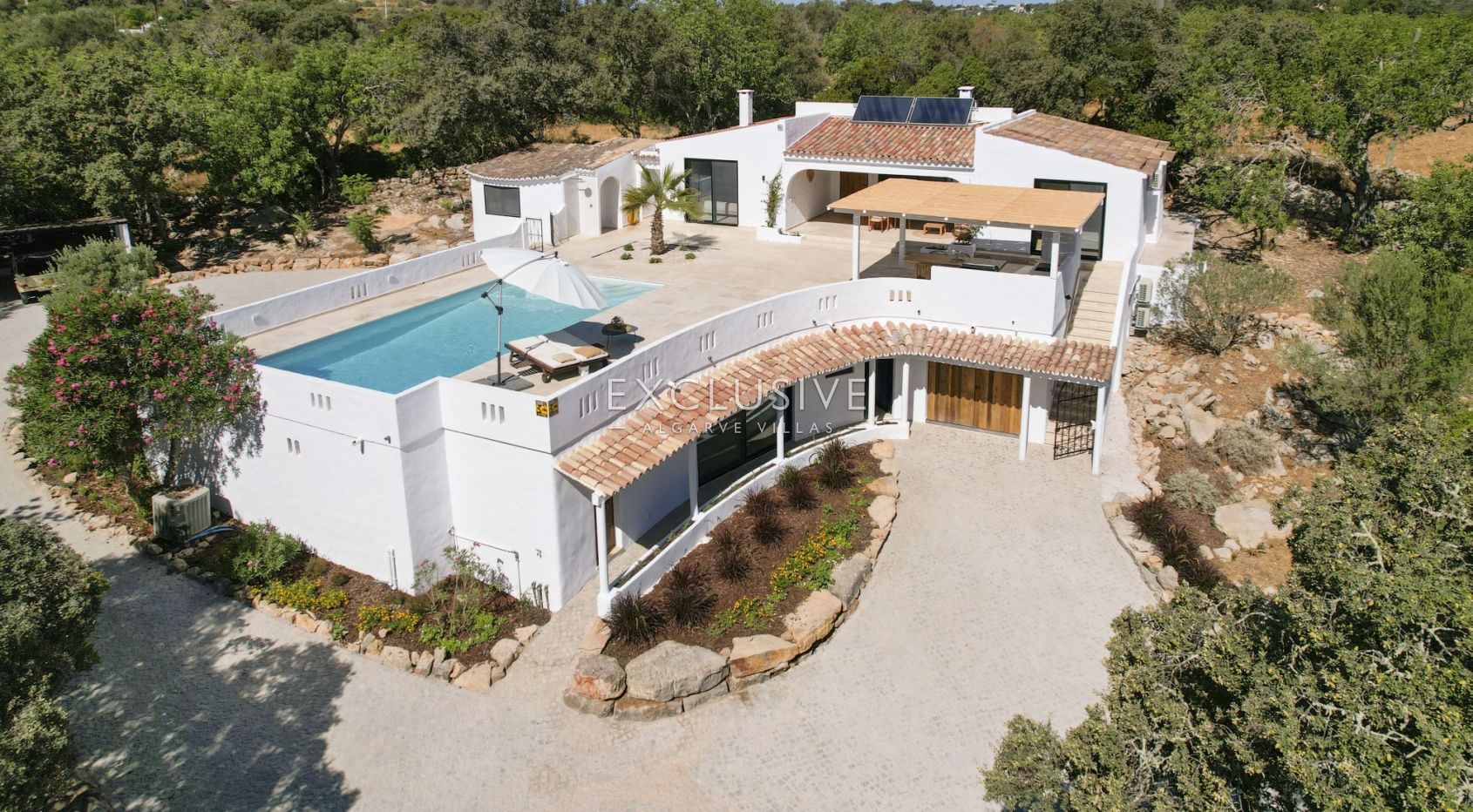 Villa for sale in Faro 1